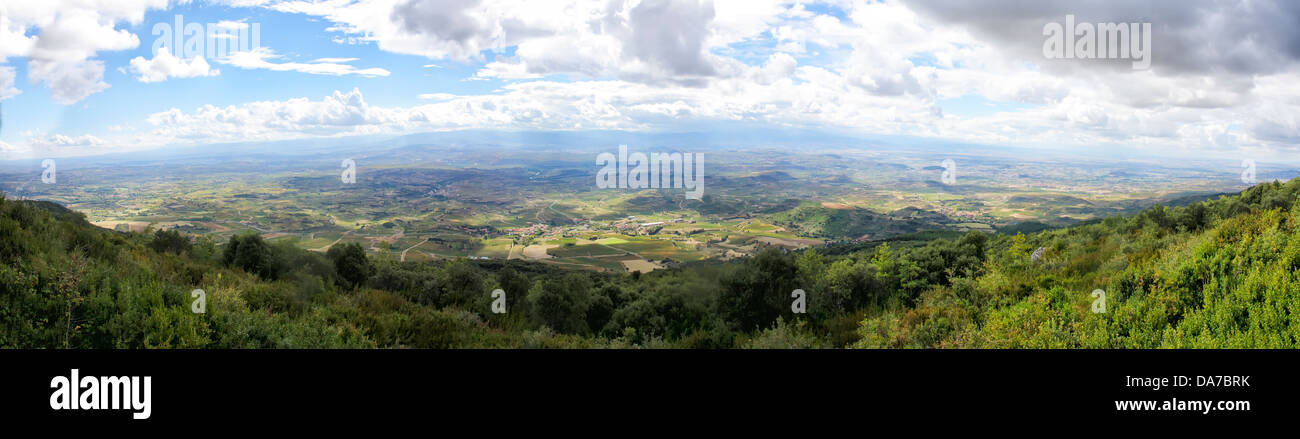 Panoramablick über die Weinberge in La Rioja Stockfoto
