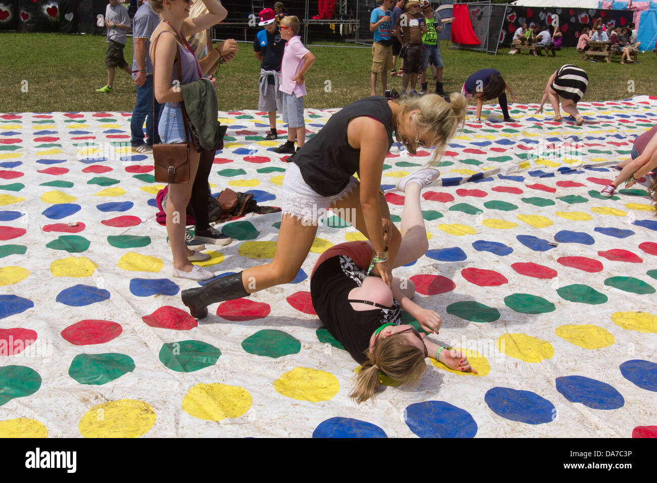 Riesen Spiel der Twister auf dem Glastonbury Festival 2013, Somerset, England, Vereinigtes Königreich. Stockfoto