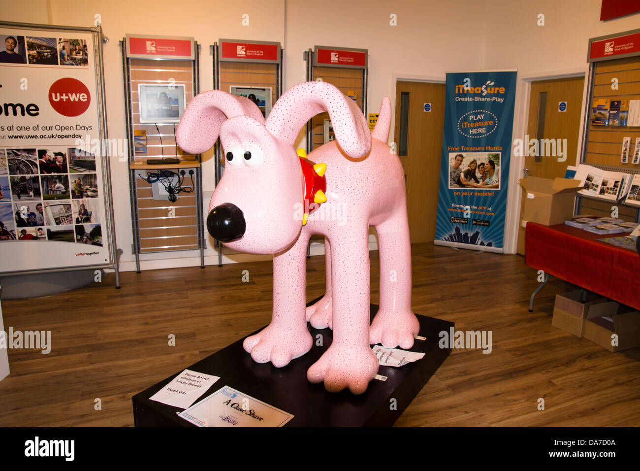 Gromit Unleashed ist ein Kunstprojekt für Wallace und Gromits Grand Appell, das Bristol Krankenhaus Kinderhilfswerk Geldbeschaffung. Stockfoto