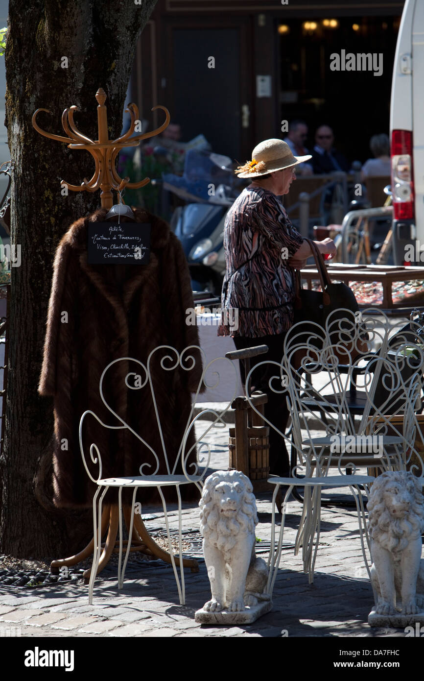 Ansicht der Antiquitätenhändler stehen in Beaune, Burgund Stockfoto