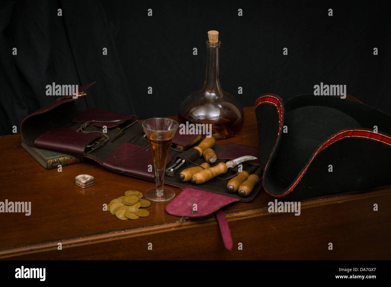 Still-Leben zeigen, aus dem 18. Jahrhundert männlichen Besitz auf einer Tabelle angeordnet Stockfoto