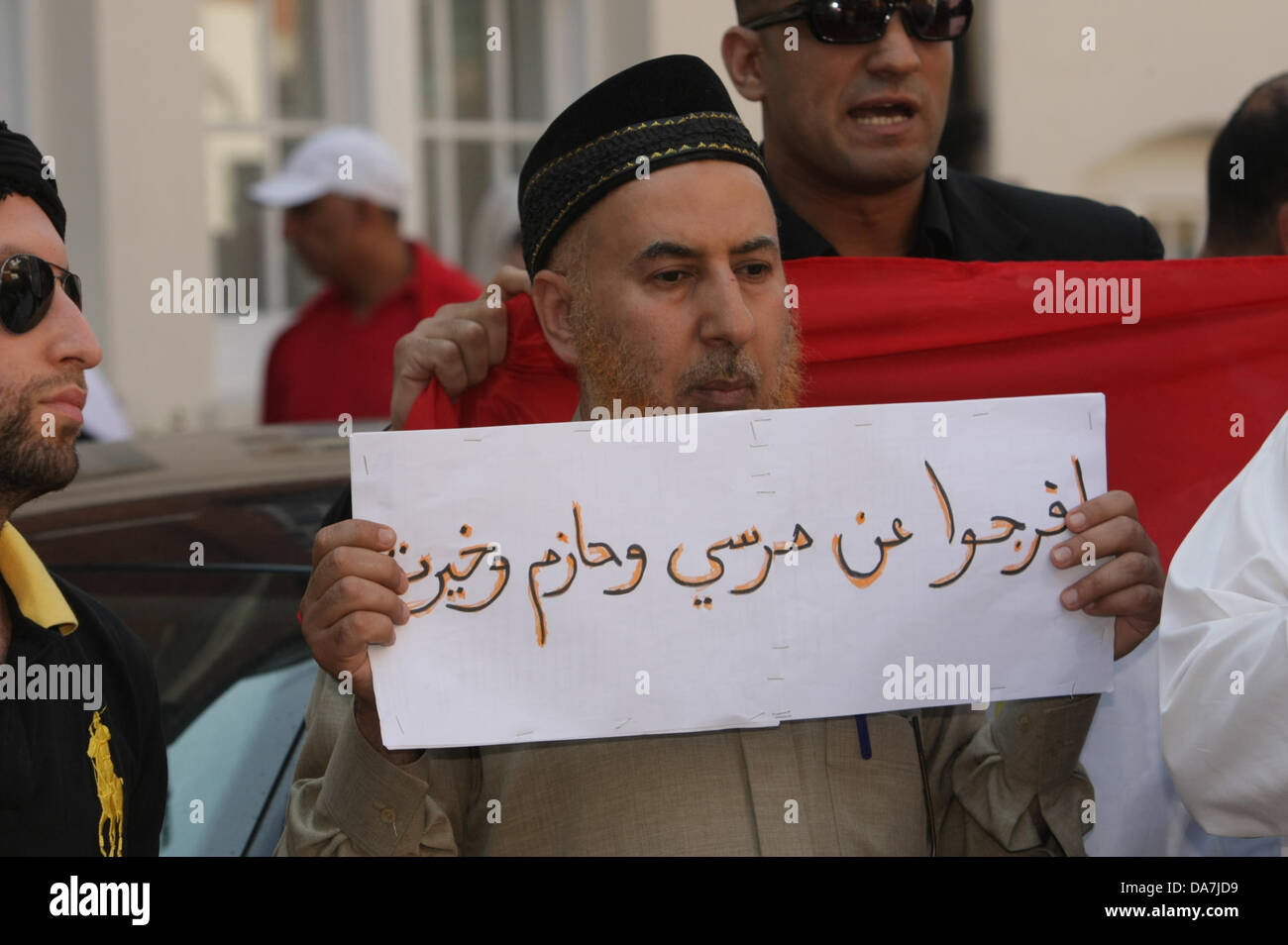 London, UK. 6. Juli 2013. Protest von Anjem Choudary fordern Scharia für Ägypten vor der ägyptischen Botschaft in London organisiert. Bildnachweis: Martyn Wheatley/Alamy Live News Stockfoto