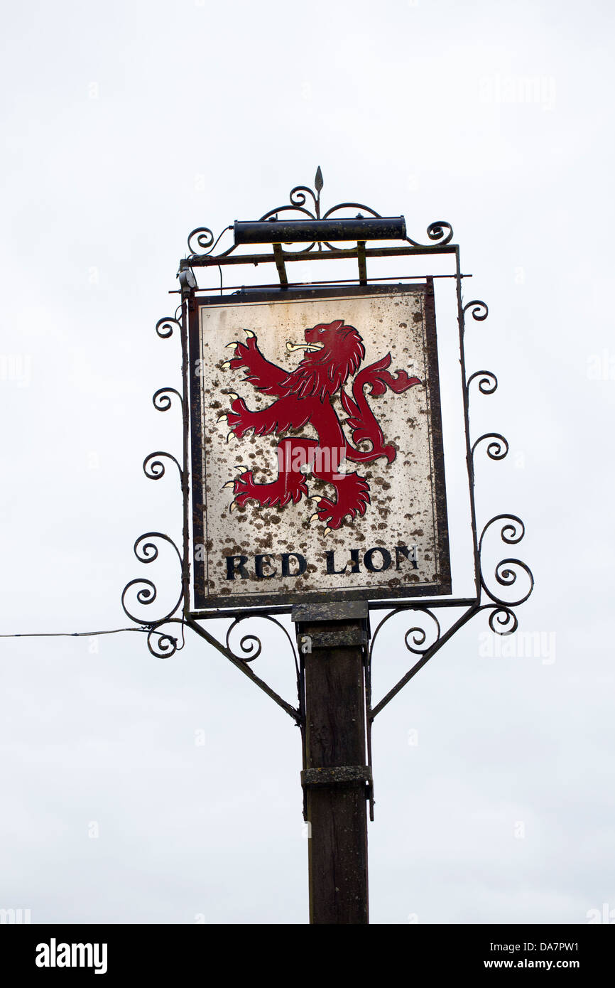 Red Lion Pub Schild in Avebury Stockfoto