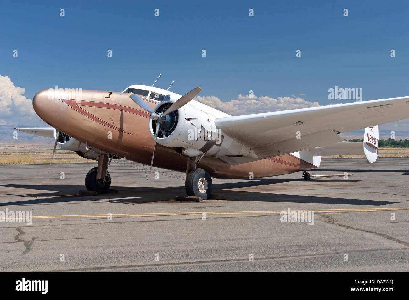 Hawkins & Kräfte Lockheed L-18 Lodestar gehörte zu den Oldtimer-Flugzeuge, die zur Versteigerung im August 2006 war. Stockfoto