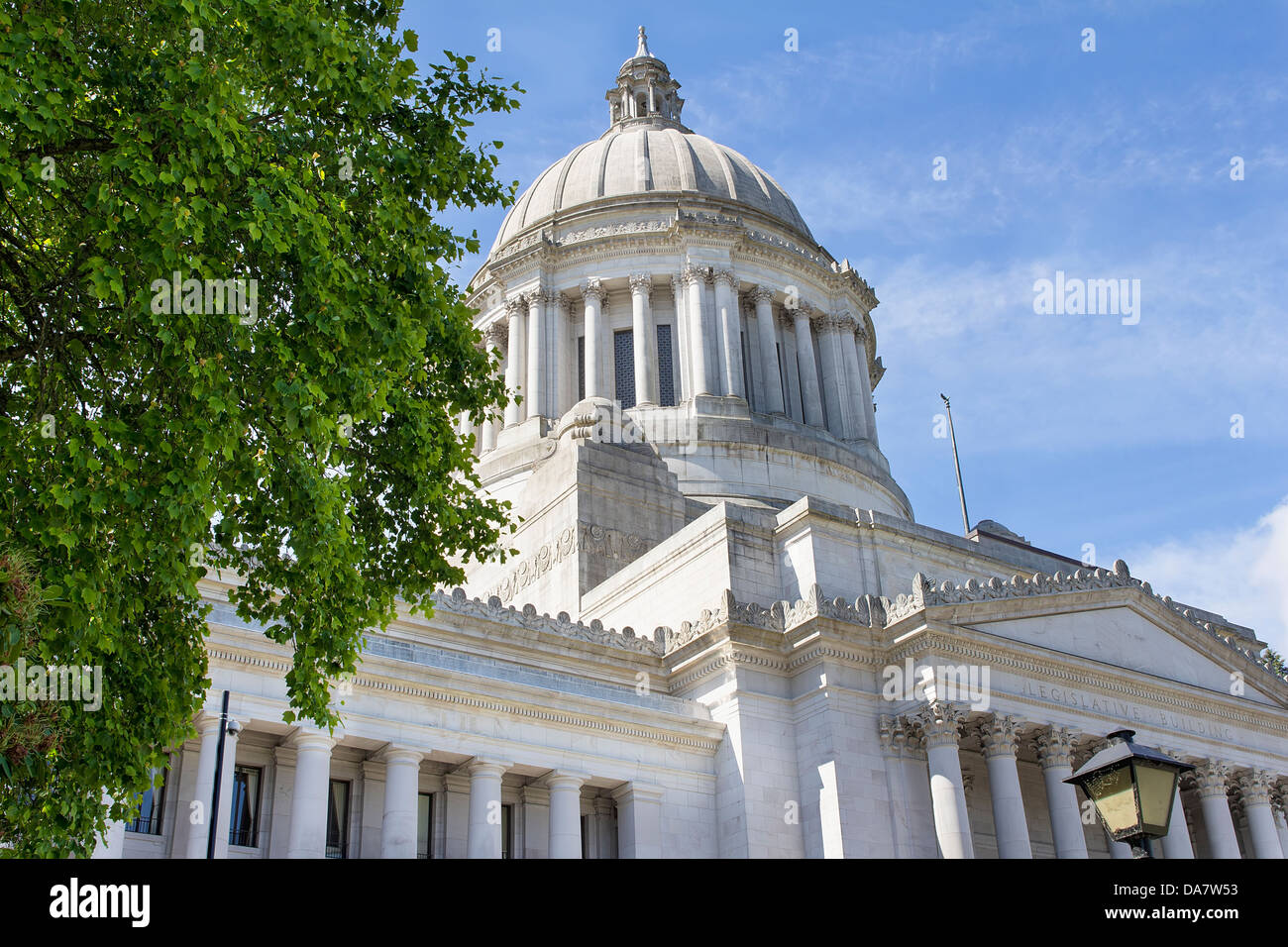 Washington State Capitol Building in Olympia umrahmt von Baum Laub Stockfoto