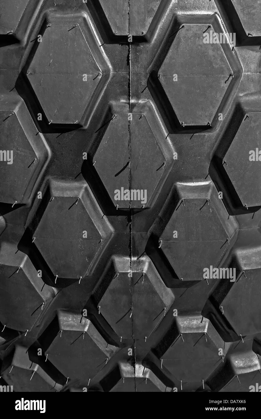 Rubber Reifen für Landmaschinen, gesehen durch fast Struktur. Stockfoto