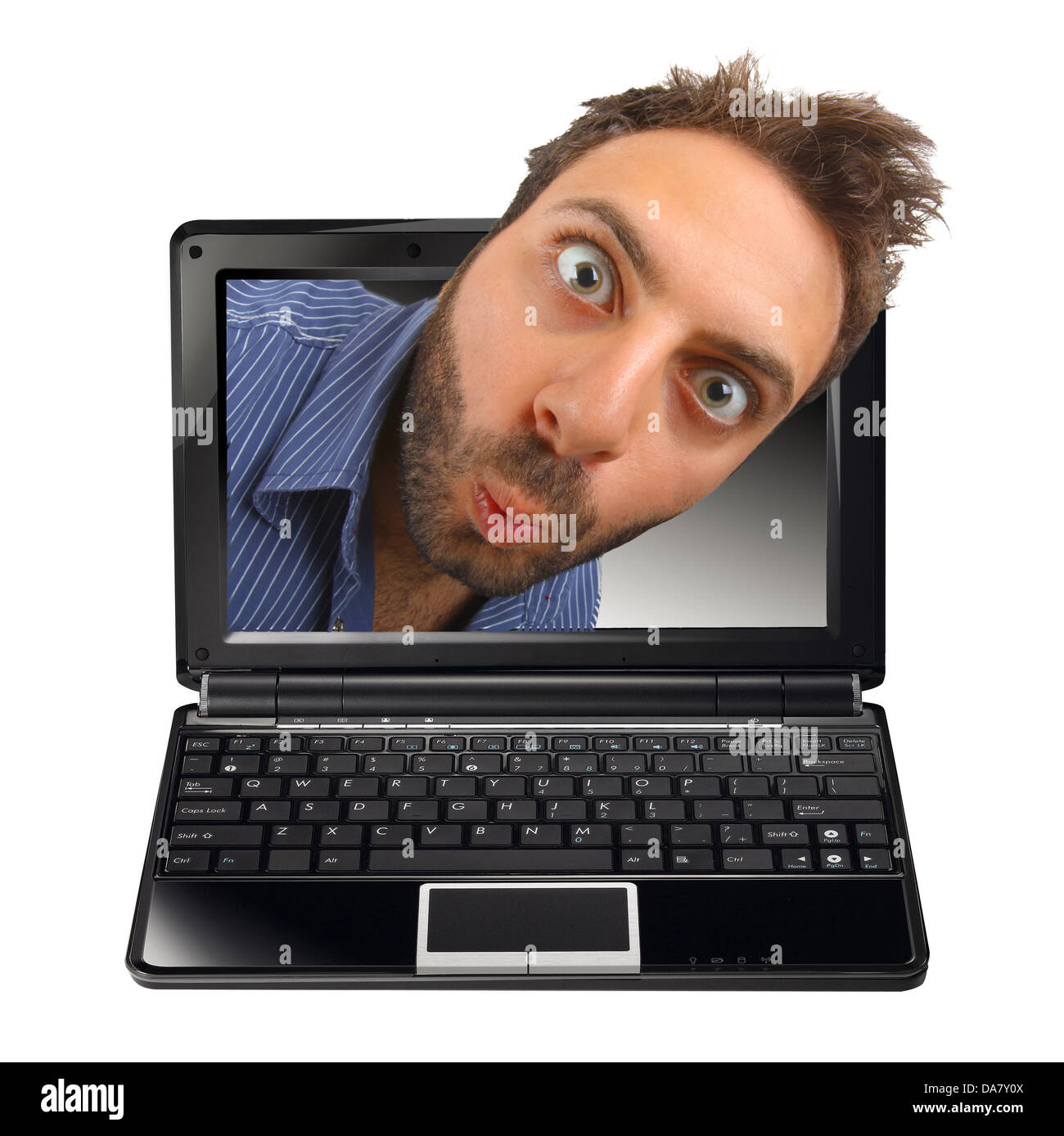Kleiner Junge mit einem überrascht Ausdruck in den laptop Stockfoto