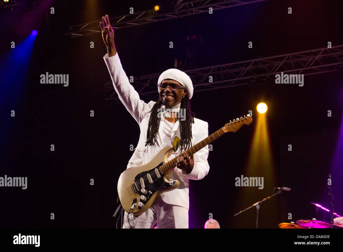 Schicke Feat.Nile Rodgers erklingt in den Westen vulkanishcer Bühne, Glastonbury Festival 2013, Somerset, England, Vereinigtes Königreich. Stockfoto