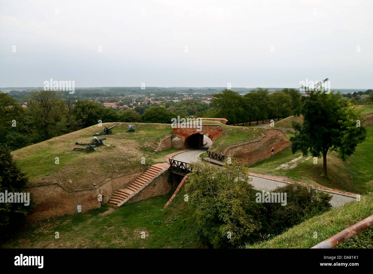 Sparmaßnahmen und ambient auf der Festung Petrovaradin verlassen der Platz des Musikfestivals in Serbien Stockfoto