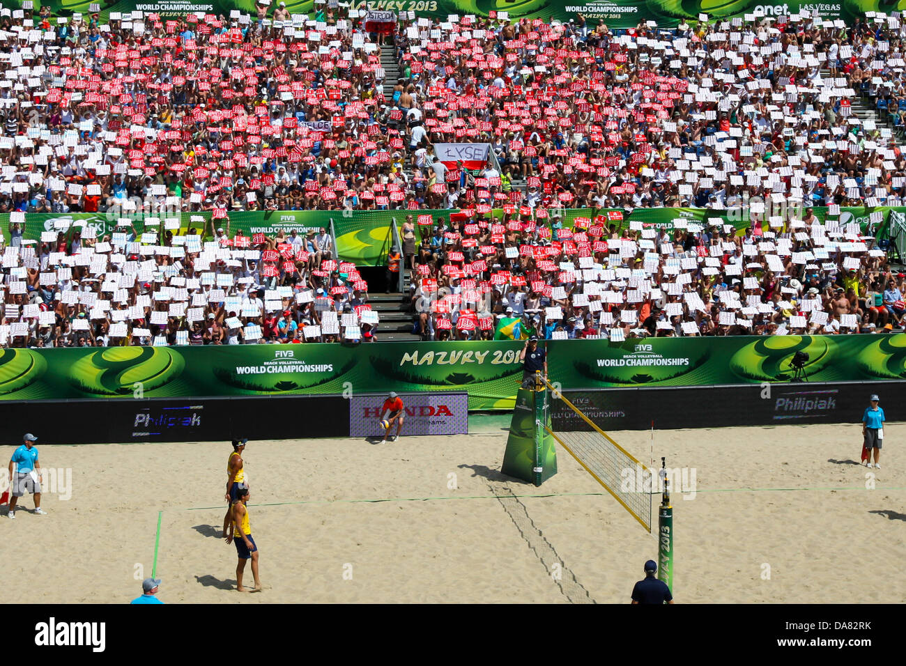 Masuren, Polen. 7. Juli 2013.  Stare Jablonki, Siatkowka, Volleyball, Mistrzostwa Swiata w Siatkowce Plazowej, Beach Volleyball World Championships, Kibice, Fot. Tomasz Jastrzebowski / Foto Olimpik Credit: Cal Sport Media/Alamy Live-Nachrichten Stockfoto