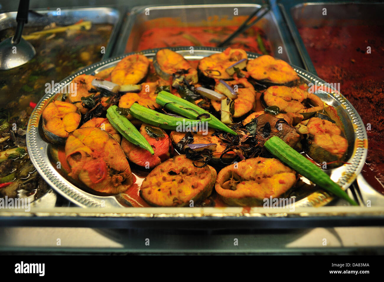 Food Display bei Hawker Center Singapore Stockfoto