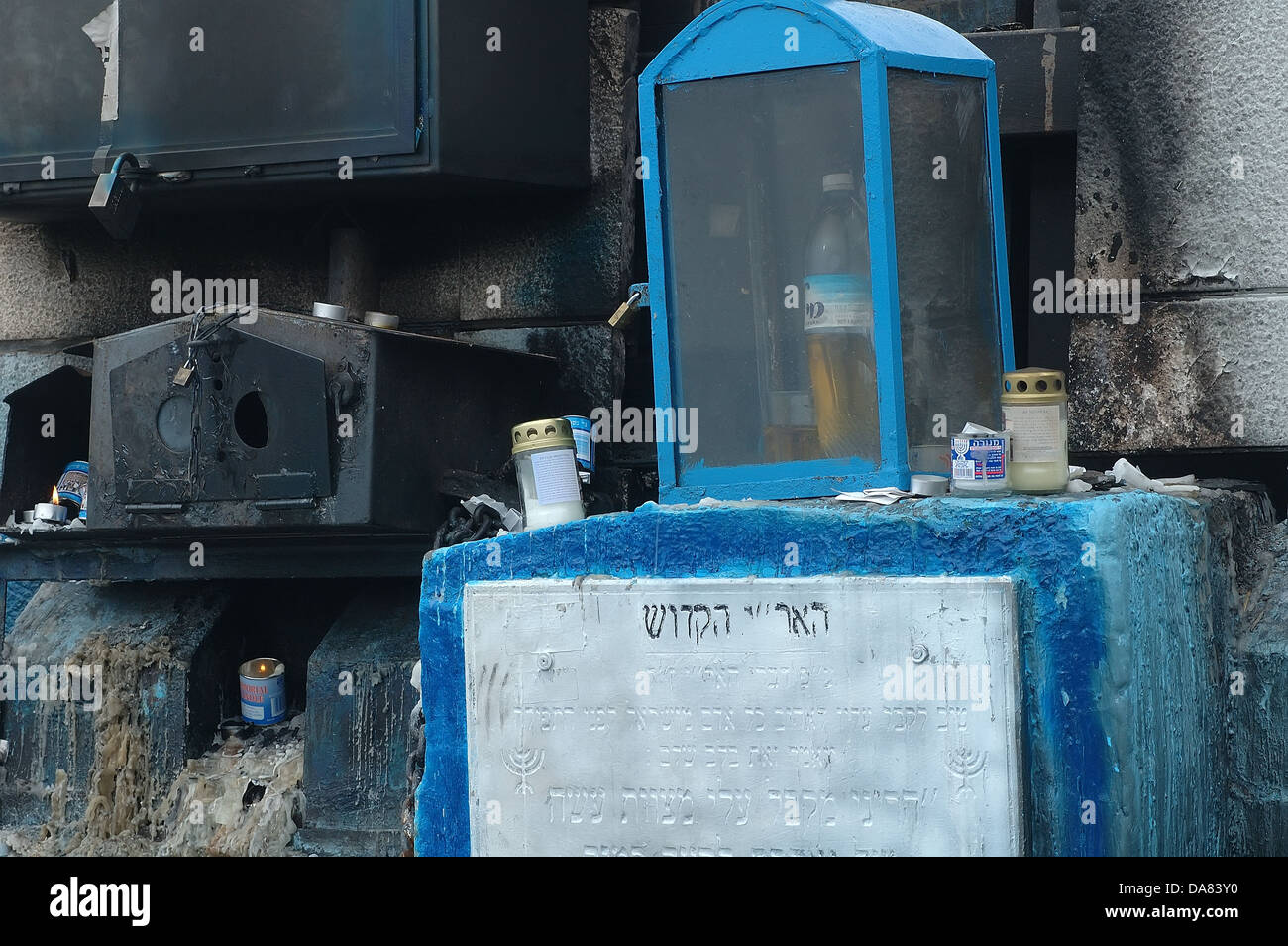 Oberen Galiläa Safed alte Friedhof alte blau bemalten Grab des hoch angesehenen Rabbi Ari, Israel Stockfoto