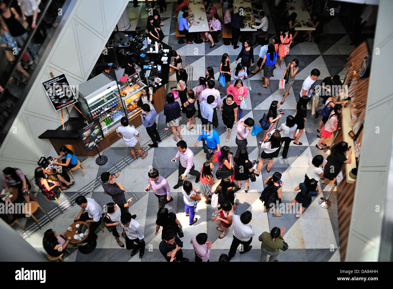 Business-Leute mittags im Chevron House Singapur Stockfoto
