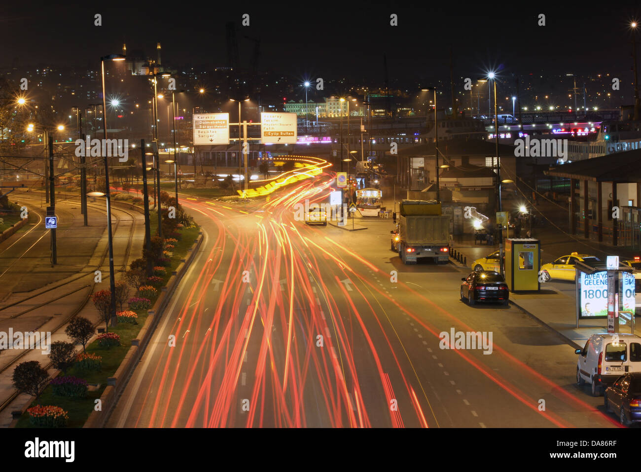 Nachtverkehr in Eminomou istanbul Stockfoto