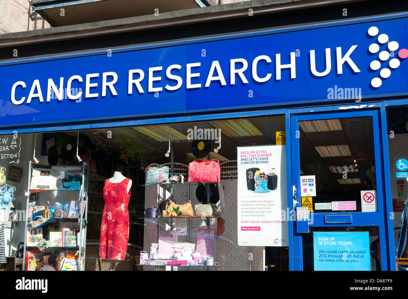 Cancer Research UK Charity Shop, UK. Stockfoto