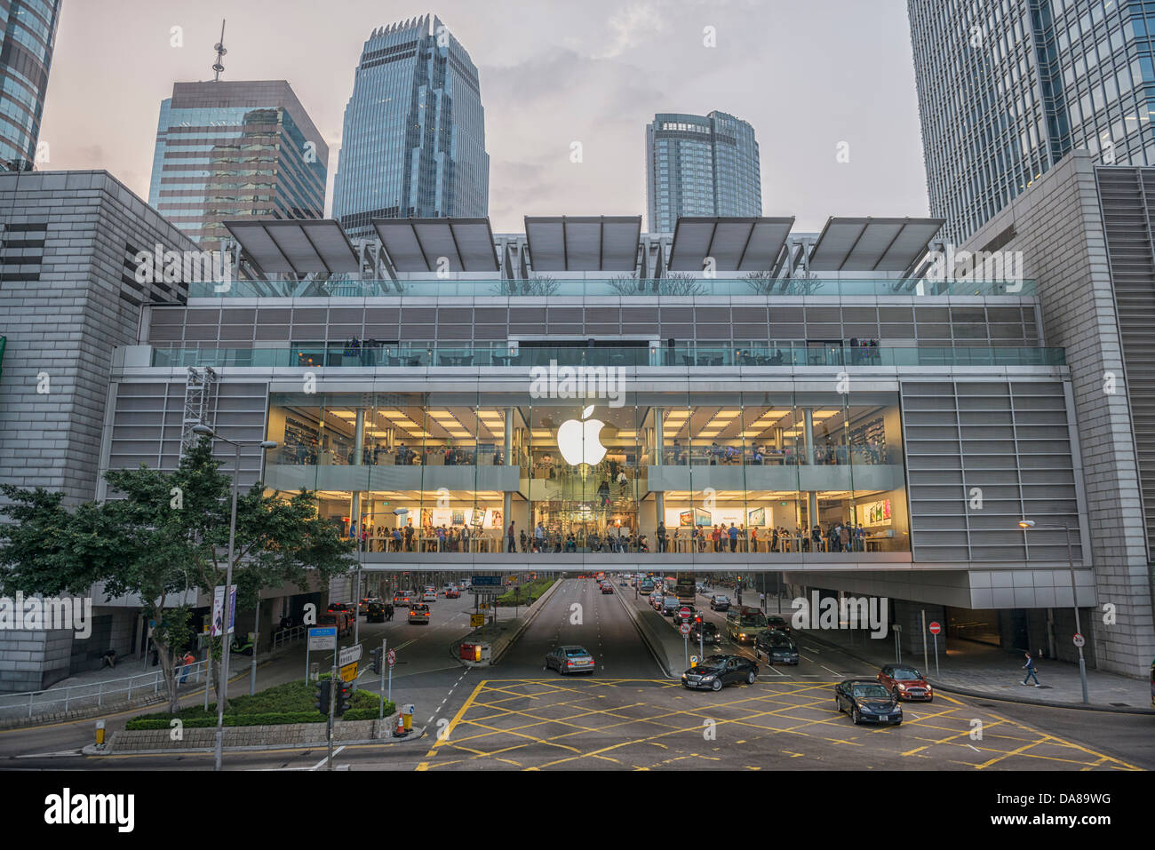 Im Apple Store in der IFC Mall, Central Hong Kong Stockfoto