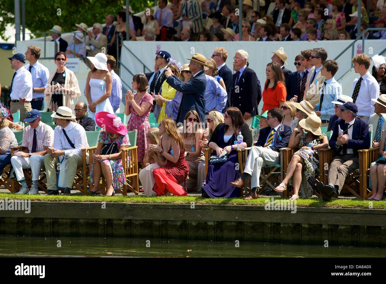 Henley-on-Thames, Oxfordshire, Vereinigtes Königreich. 7. Juli 2013. Zuschauer während der Finaltag bei der Henley Royal Regatta. Bildnachweis: Aktion Plus Sport/Alamy Live-Nachrichten Stockfoto