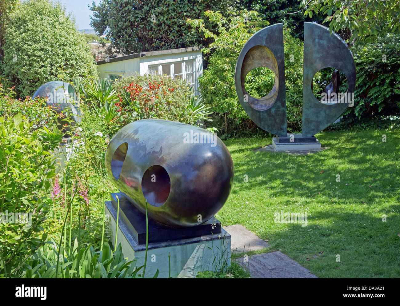 Skulpturen im Garten von Barbara Hepworth Museum, St.Ives, Cornwall, Großbritannien Stockfoto