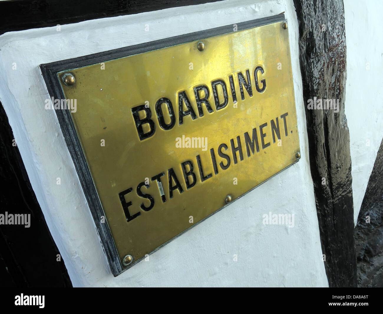 Eine alte Messing Schild eines Beamten einsteigen Einrichtung IE ein Hotel oder B & B (Bed &amp; Breakfast) in Dorchester on Thames Stockfoto