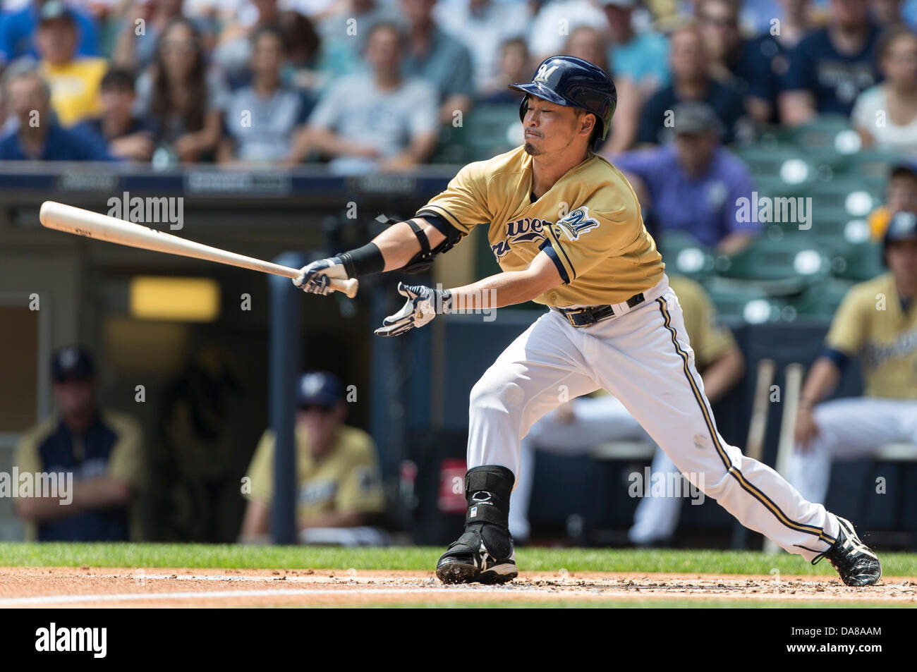 Milwaukee, Wisconsin, USA. 7. Juli 2013. 7. Juli 2013: Milwaukee Brewers Recht Fielder Norichika Aoki #7 schlägt sich im ersten Inning während der Major League Baseball Spiel zwischen den Milwaukee Brewers und die New York Mets im Miller Park in Milwaukee, Wisconsin. Mets führen die Brauer im 8. Inning 2: 1. John Fisher/CSM. Bildnachweis: Csm/Alamy Live-Nachrichten Stockfoto