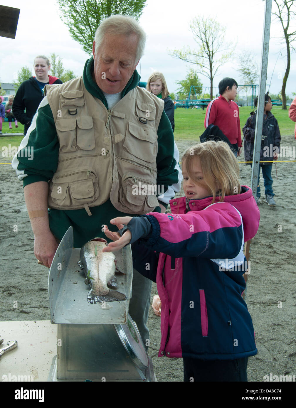 Kostenlose Kinder Angeln Derby gesponsert von TRout Unlimited Sky Valley Kapitel 654, Monroe, Washington. Stockfoto