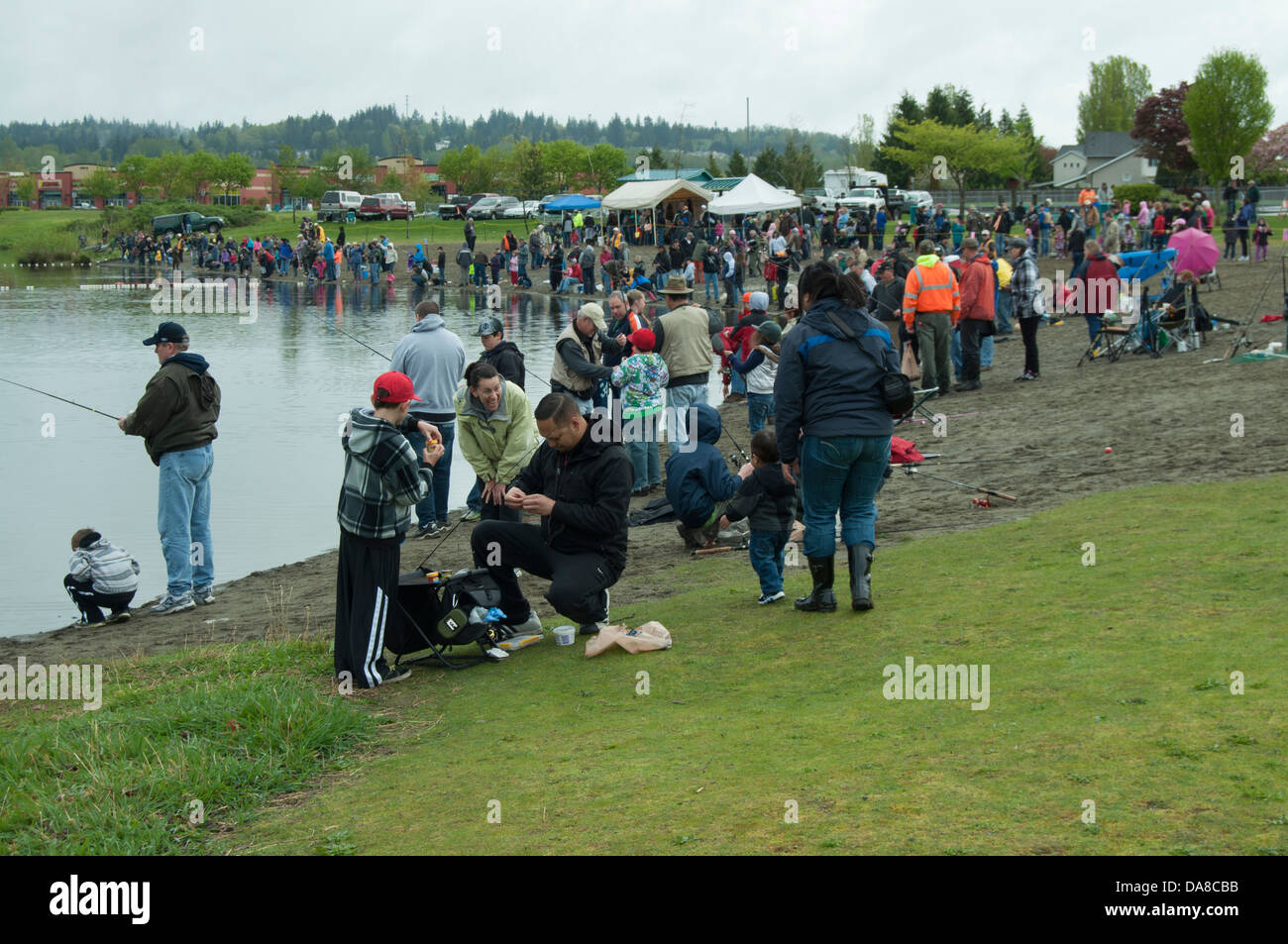 Kostenlose Kinder Angeln Derby gesponsert von TRout Unlimited Sky Valley Kapitel 654, Monroe, Washington. Stockfoto