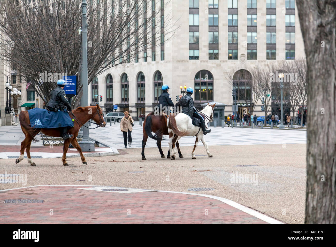 US-Park Service berittene Polizei patrouillieren die Straßen in der Nähe von das Weiße Haus in Washington D.C. Stockfoto