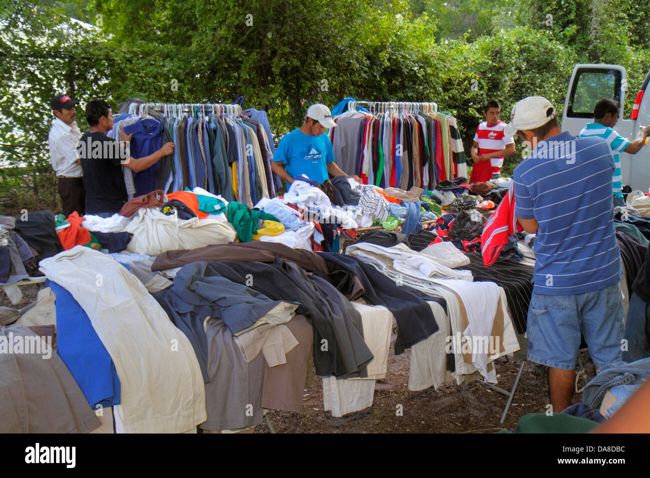 Florida LaBelle, Flohmarkt, stöbern Verkauf, Shopping Shopper Shopper Shop Geschäfte Markt Märkte Markt Kauf Verkauf, Einzelhandel Geschäfte Geschäft b Stockfoto