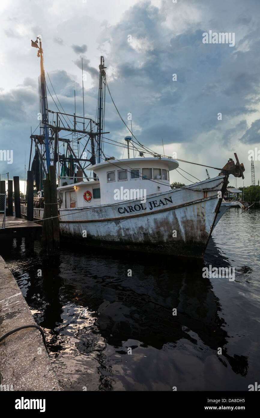 Carol Jean, ein Fischerboot arbeiten ist entlang der berühmten Sponge Docks in Tarpon Springs, Florida angedockt. Stockfoto