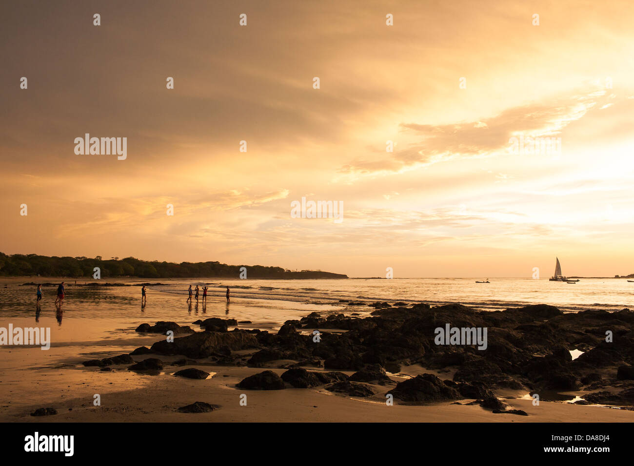 Eine andere schöne und bunte Pazifikküste Sonnenuntergang am Playa Tamarindo Guanacaste Costa Rica Stockfoto