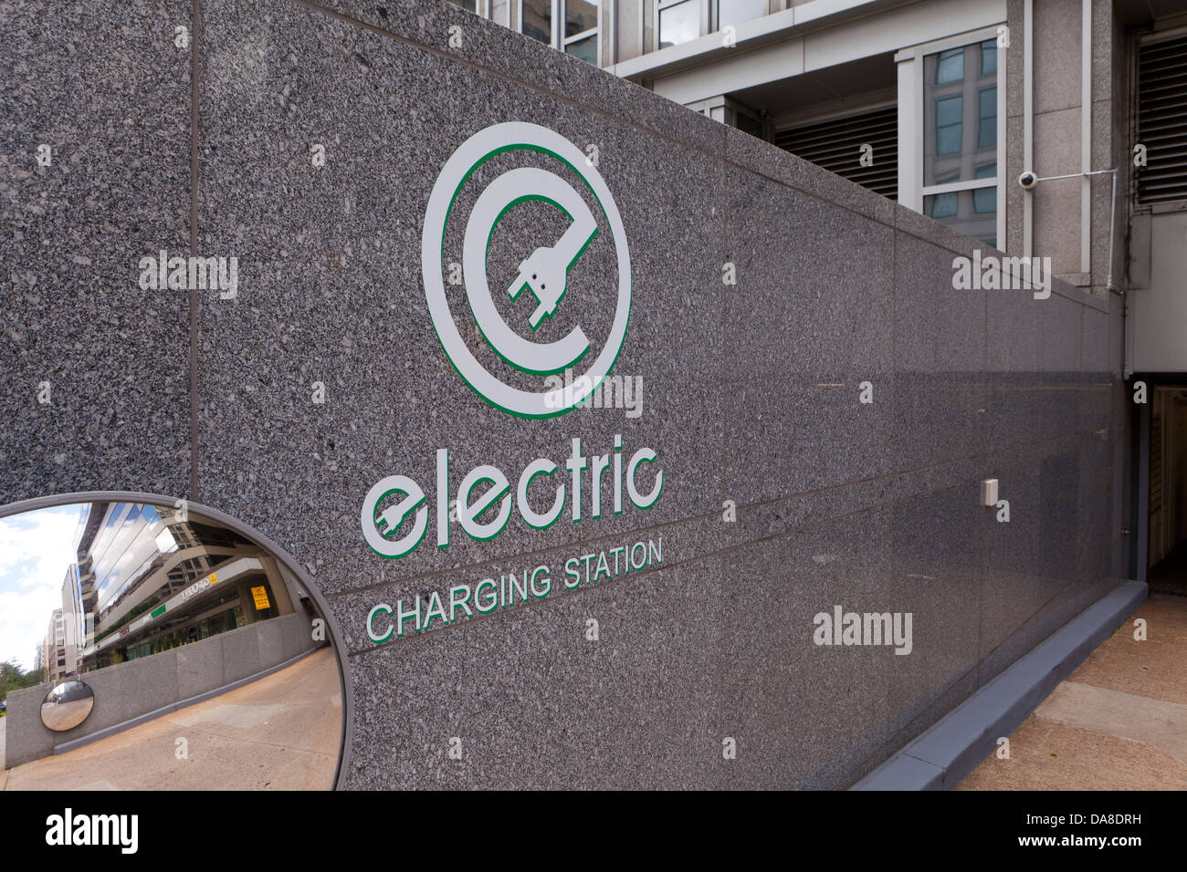 Elektrofahrzeug Ladestation - Washington, DC USA Stockfoto