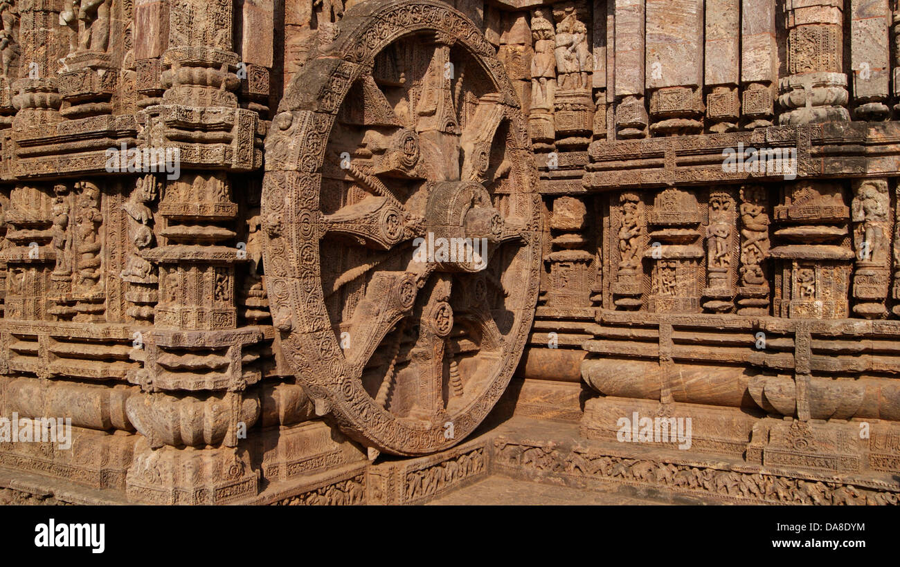 Wagen-Rad auf Konark Sun Temple Rock geschnitten Wände in Indien Stockfoto