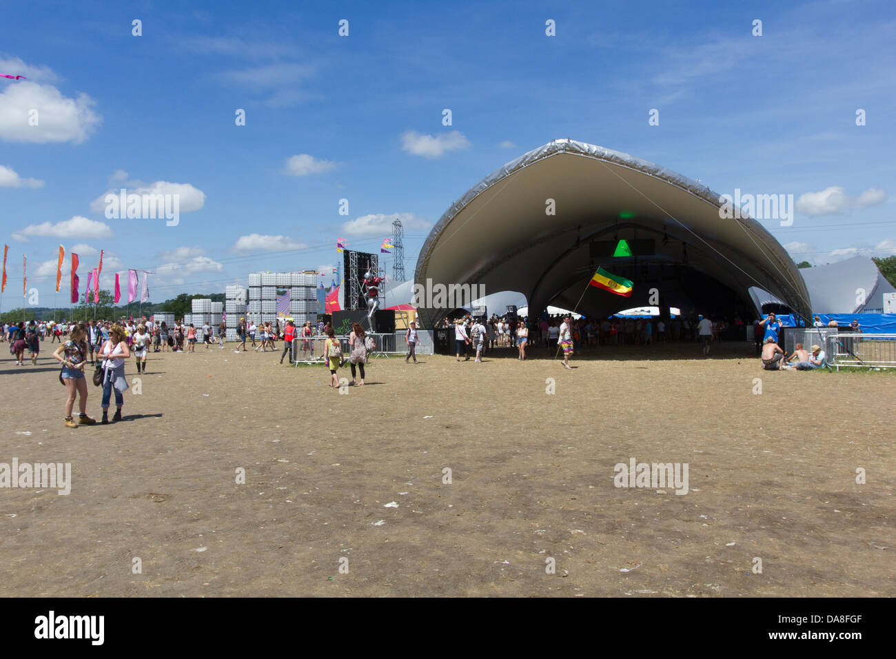 Die Sonic Stage, Silber Hayes früher Tanz Dorf am Glastonbury Festival 2013. Stockfoto