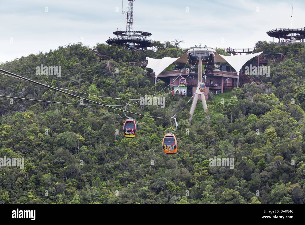 Die Seilbahn führt zu zwei Aussichtsplattformen in Malaysia Langkawi Stockfoto