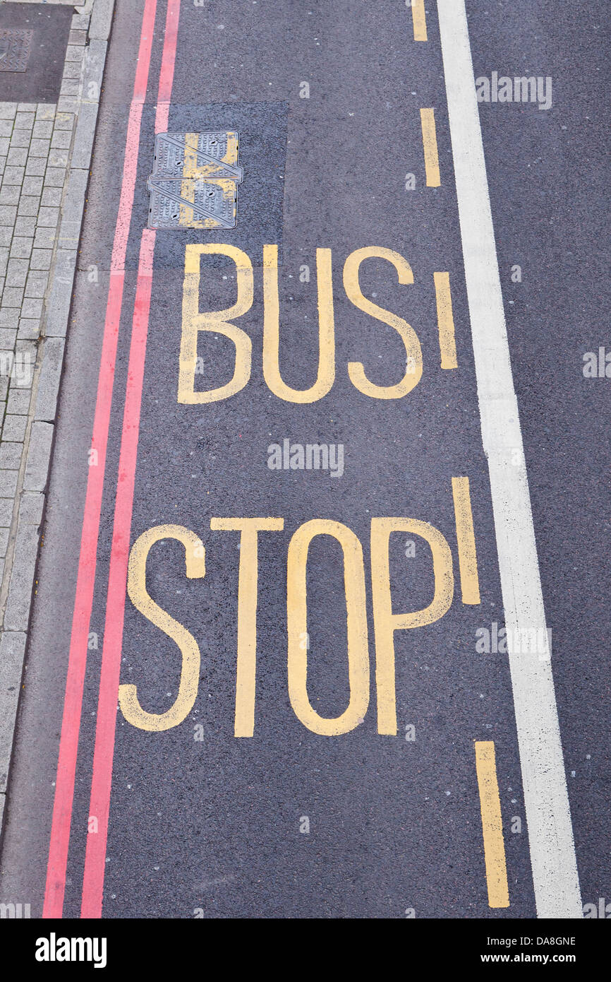 London Bus Lane und Stop, London, UK Stockfoto