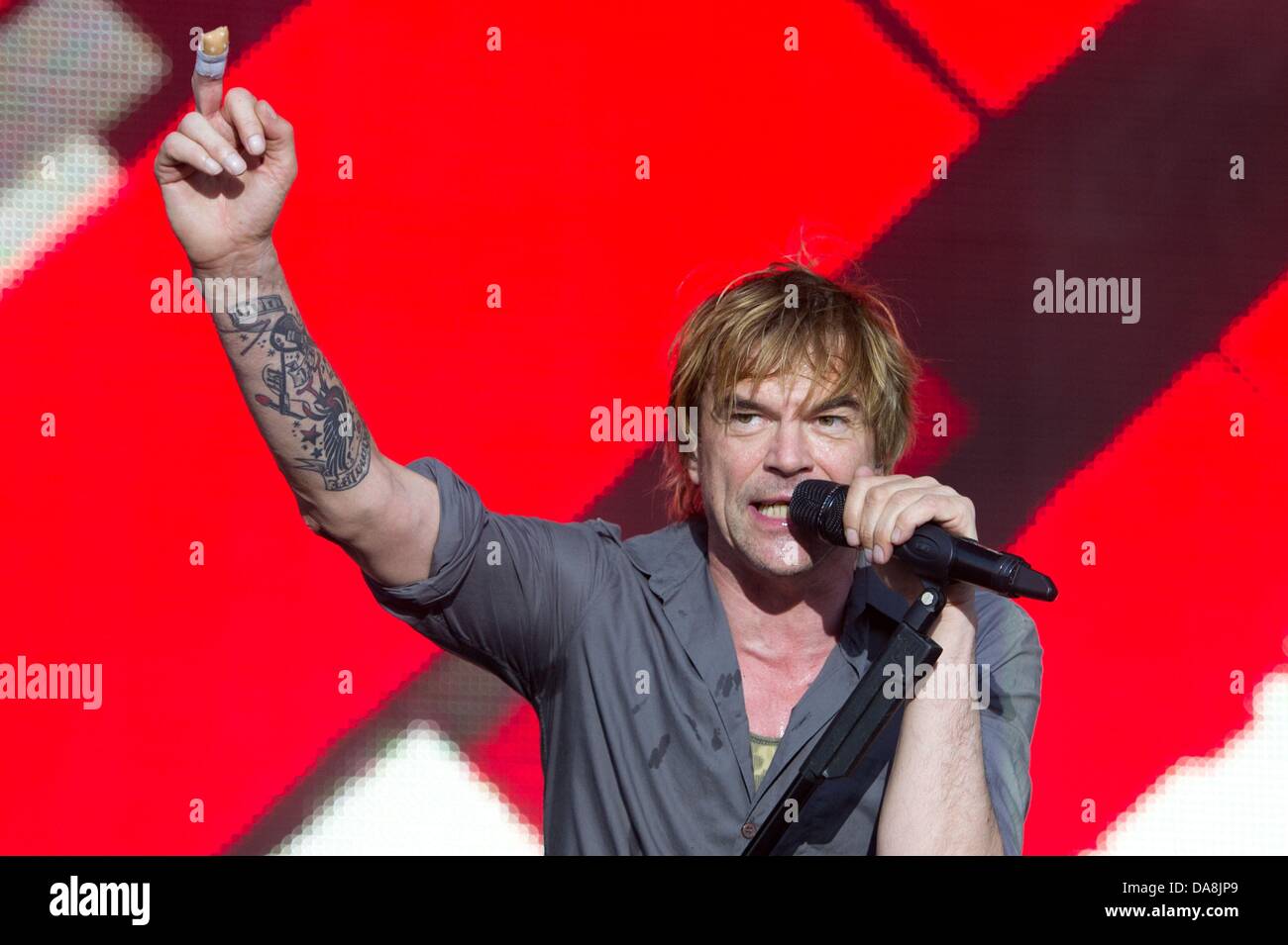 Campino, Sänger der deutschen Gruppe Die Toten Hosen, steht auf dem Gelände der Lakeland-Festival in Lausitz Region am Partwitzer See sehen in der Nähe von Hoyerswerda, Deutschland, 7. Juli 2013. 14 Künstler und Bands nehmen an der drei-Tages-Festival Teil. Foto: SEBASTIAN KAHNERT Stockfoto