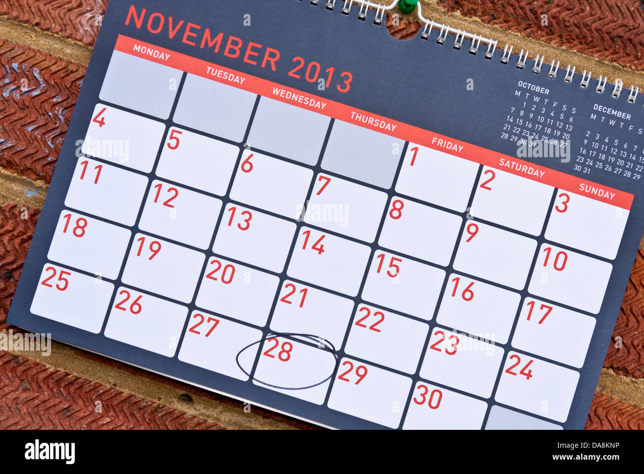 Monatskalender mit Donnerstag 28. November kreiste - Thanksgiving in den USA 2013 an die Wand gehängt. Stockfoto