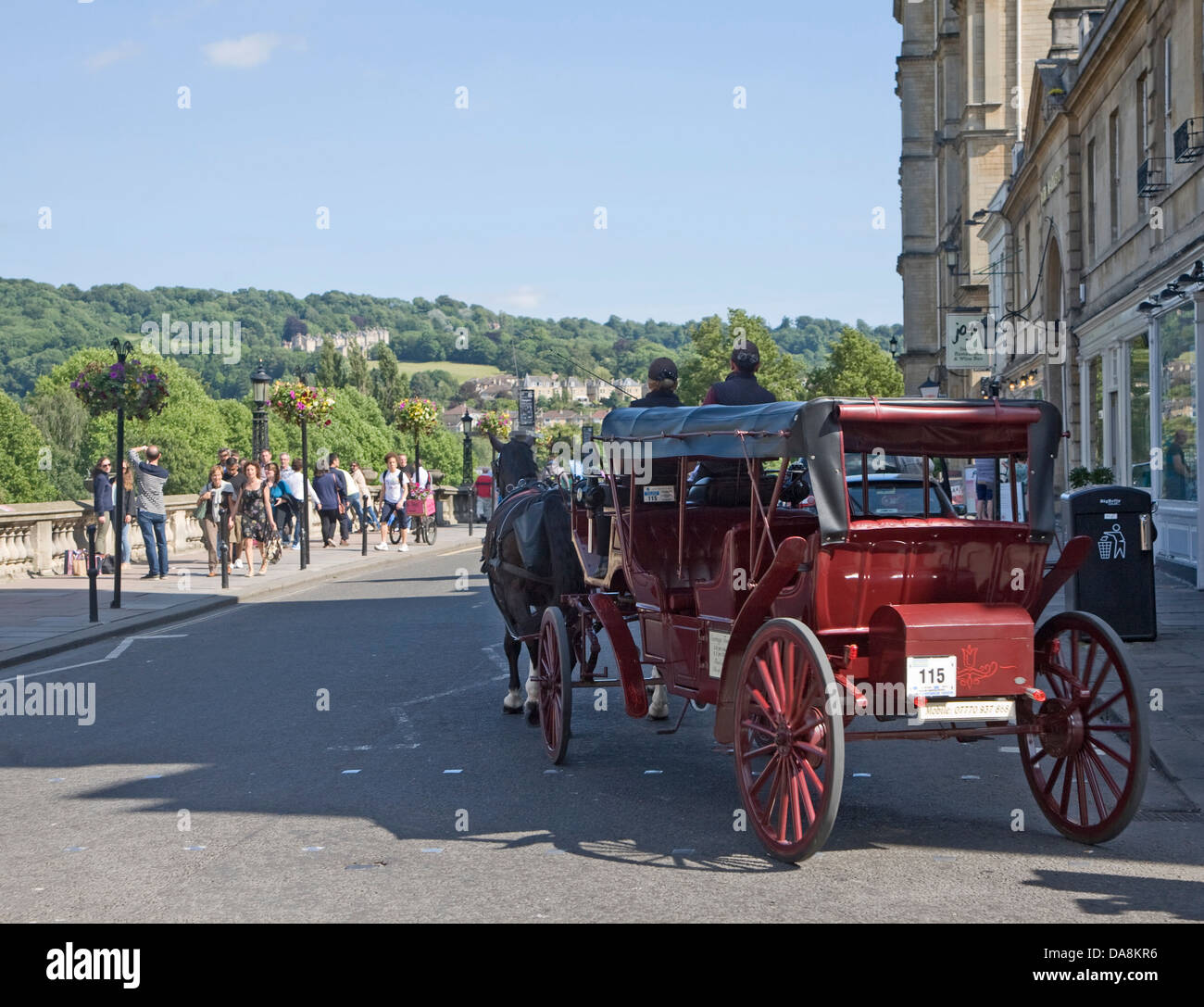 Pferd gezeichneten Wagen touristische Fahrten Grand Parade, Bath, Somerset, England Stockfoto