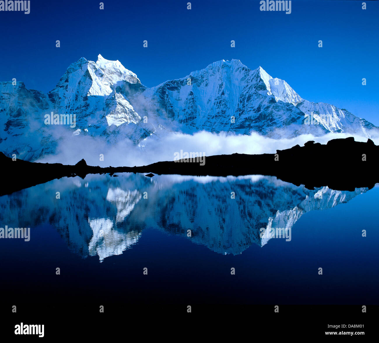 Solo Khumbu, Khumbu Himalaya, Khumbu, Nepal, Bergsee, See, Wasser, Reflexion, Berge, Gletscher, Eis, Wolken, Licht, sh Stockfoto
