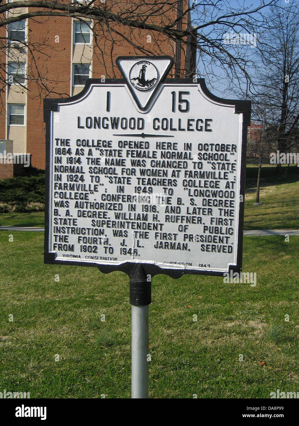 LONGWOOD COLLEGE wurde das College hier im Oktober 1884 als "Staat weibliche Normal School" eröffnet. Im Jahr 1914 war der Name geändert zu "State Normal School für Frauen bei Farmville"; im Jahre 1924, "State Teachers College in Farmville"; im Jahr 1949 "Longwood College". Verleihung der Bachelor-Abschluss wurde ermächtigt, im Jahr 1916, und später die B.A.-Abschluss. William H. Ruffner, erste staatliche Superintendent des öffentlichen Unterrichts, war der erste Präsident. Die vierte, J. L. Jarman, war von 1902 bis 1946. Virginia Conservation Commission, 1949 Stockfoto