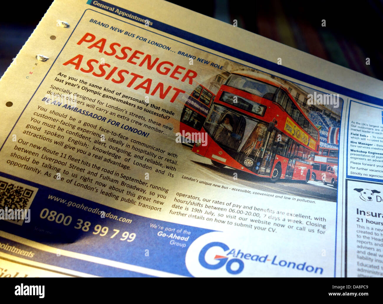 Zeitungsanzeige für Passagier-Assistenten für neue "Routemaster" Busse, London Stockfoto