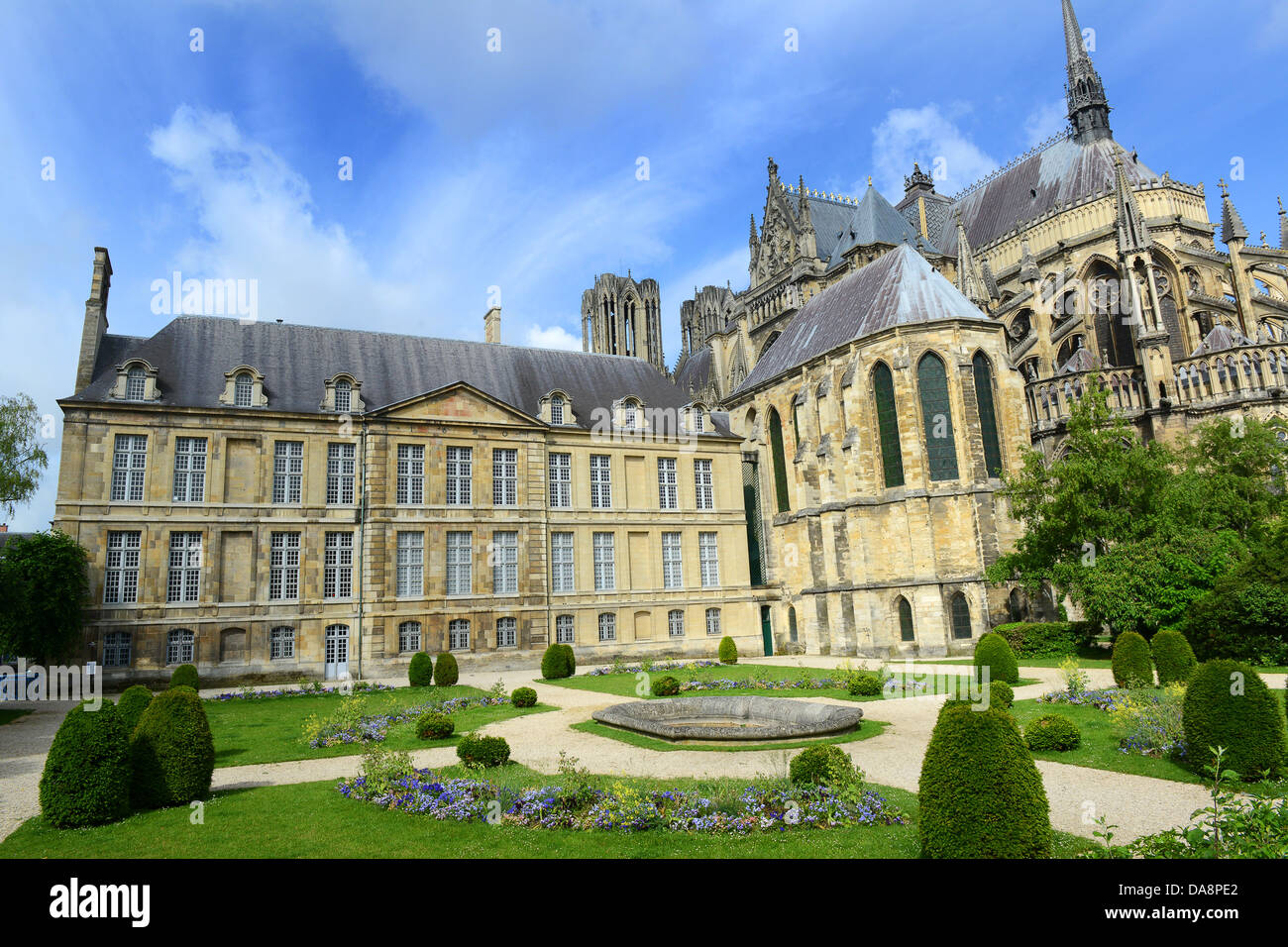 Kathedrale von reims Fotos und Bildmaterial in hoher Auflösung Alamy