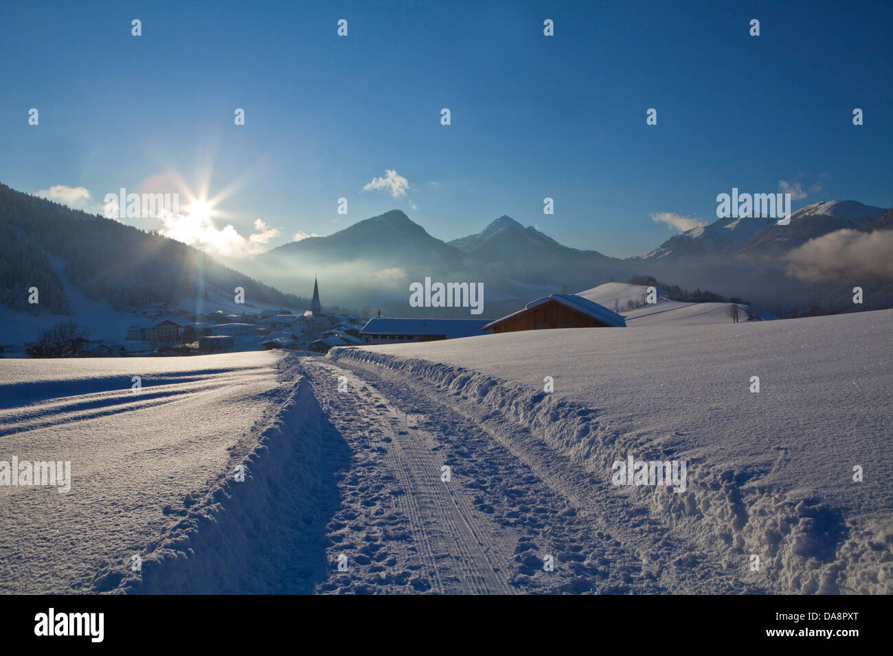 Österreich, Europa, Tirol, Unterland, Tiefland, Thiersee, Hinterthiersee, winter, abends, Platz, Tourismus, Kirche, Hotels, Schnee, wi Stockfoto