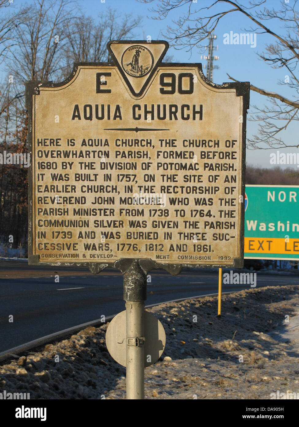 AQUIA Kirche hier ist Aquia Kirche, die Kirche der Overwharton Pfarrei vor 1680 durch die Teilung des Potomac Parish gebildet. Es entstand im Jahre 1757, auf dem Gelände einer früheren Kirche, im Rektorat von Reverend John Moncure, der Pfarrer von 1738 bis 1764 war. Die Kommunion Silber erhielt die Gemeinde im Jahre 1739 und wurde in drei aufeinander folgenden Krieg, 1776, 1812 und 1861 begraben. Erhaltung & Development Commission 1932 Stockfoto