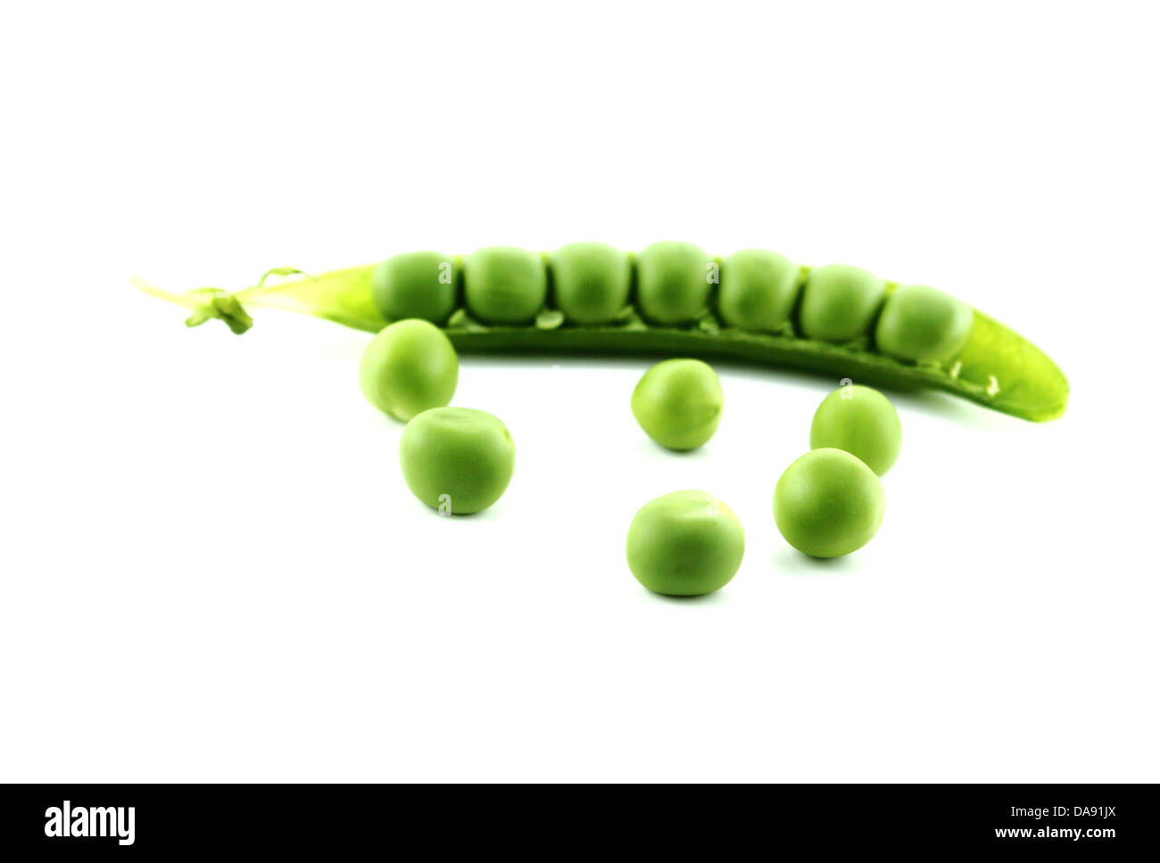 frische Erbsen Obst auf weißem Hintergrund. Stockfoto