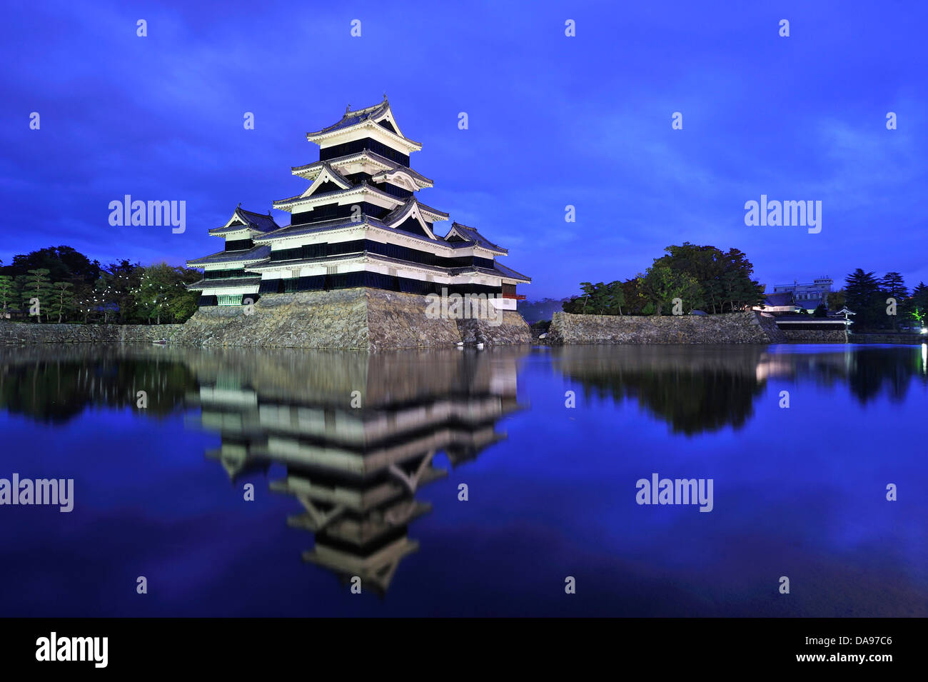Aus dem 16. Jahrhundert, Architektur, Asien, Burg, Chubu, Crow Burg, Exterieur, Honshu, Horizontal, Beleuchtung, Japan, Jo, Karasu-Jo, Stockfoto