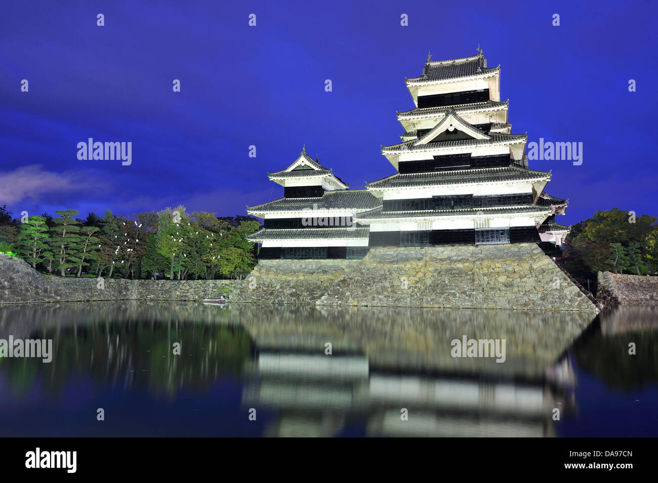 Aus dem 16. Jahrhundert, Architektur, Asien, Burg, Chubu, Crow Burg, Exterieur, Honshu, Horizontal, Beleuchtung, Japan, Jo, Karasu-Jo, Stockfoto