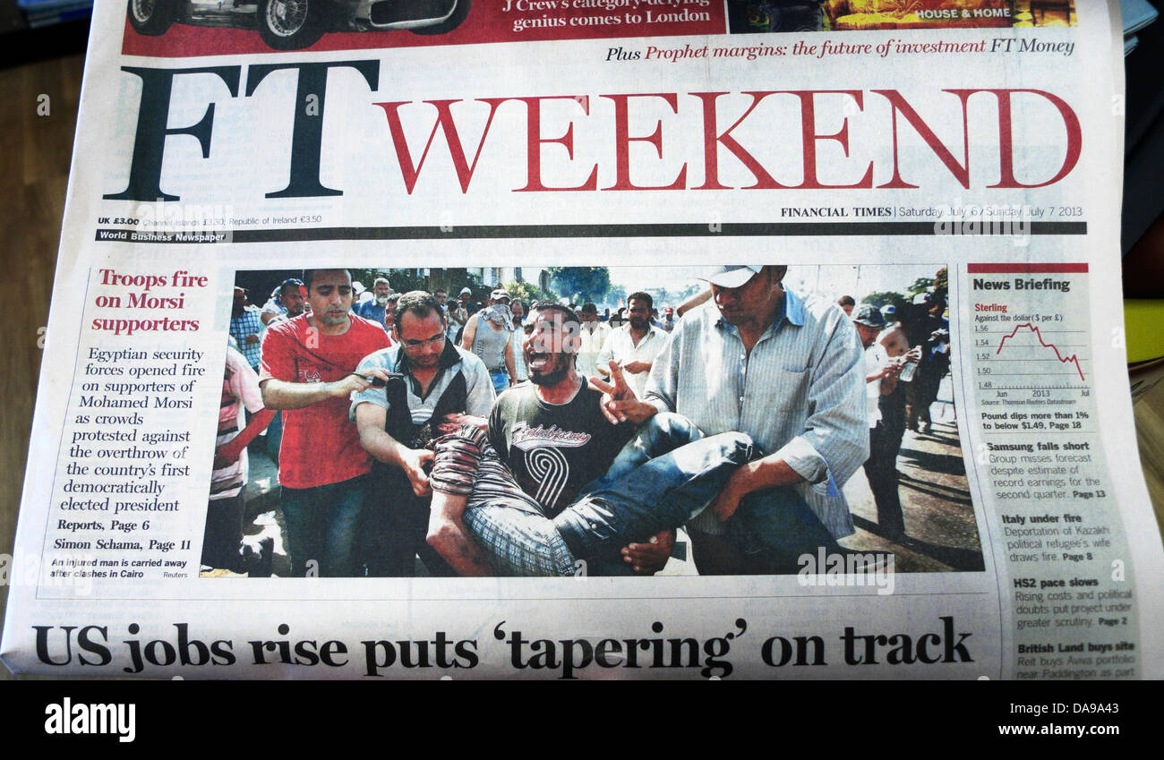 Financial Times FT Wochenende Titelseite mit Ägypten Zeitungskrise und uns Arbeitsplätze steigen London England 7. Juli 2013 Stockfoto