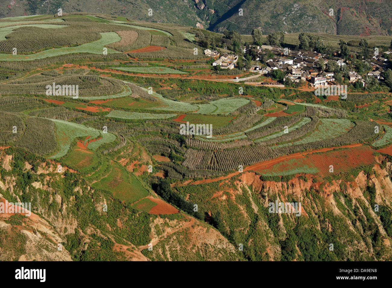 Agrarlandschaft von Luoxiagou in der Dongchuan roten Erde, Yunnan, China Stockfoto