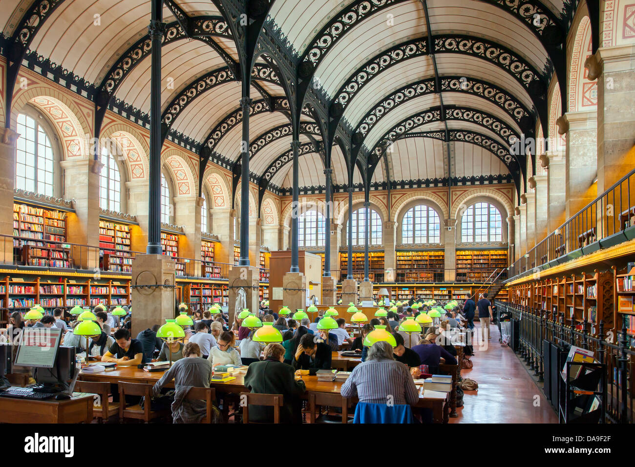 Volle Plätze an der Bibliothèque Sainte Genevieve - Stadtbibliothek im Quartier Latin, Paris Frankreich Stockfoto